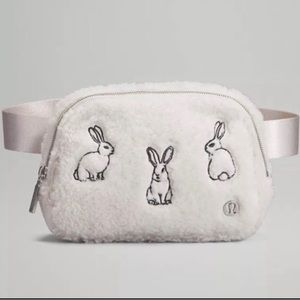 Lululemon Limited Edition Everywhere
Belt Bag Fleece New Year